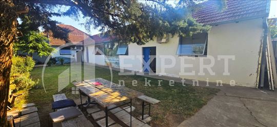 Odličan stambeno poslovni objekat,  294m2, plac 60