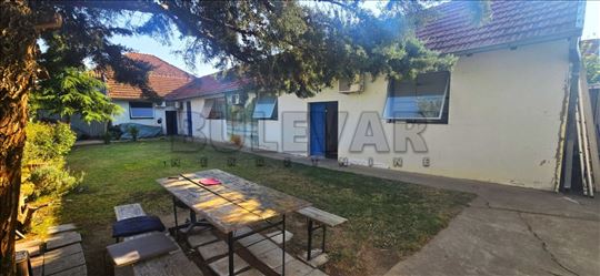 Odličan stambeno poslovni objekat,  294m2, plac 60