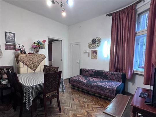 Prodajemo 2.0 stan u srcu Vračara, Mutapova, 46m2