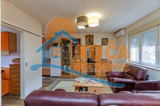 Stan 38m2 na Crvenom pevcu