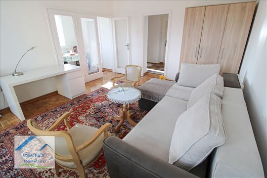 Tek renoviran i opremljen stan. Mirijevski venac