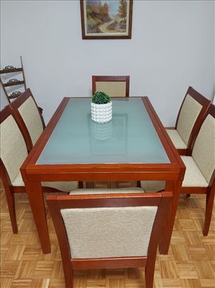 Trpezarijski sto i stolice