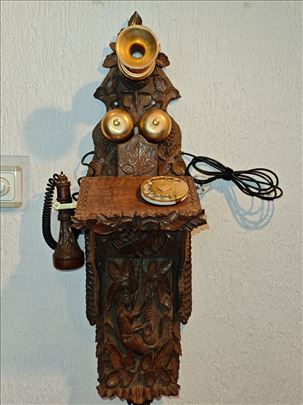 Zidni telefon sa duborezima 