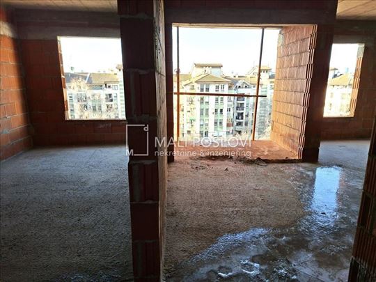 69m2 Nov / Karpoševa/ garaža