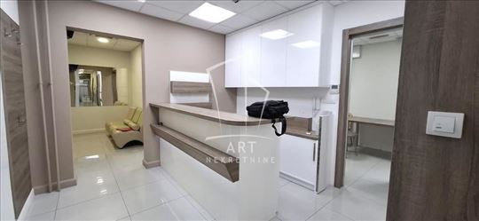 Blok 62, poslovni prostor 308 m2, idealan za medic