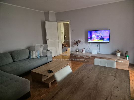 Dvoiposoban stan na Tesli