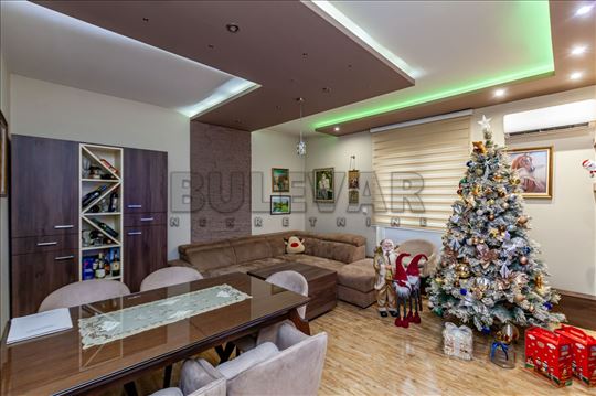 Ekskluzivna ponuda- Luksuzan trosoban stan u samom