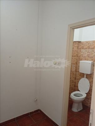 Izdajem lokal u Zemunu, Krajiska ulica