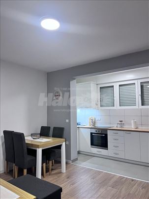 Izdavanje stana Novi Surcin - Ledine