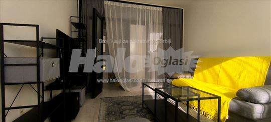 Lep funckionalan stan u parku Sumice