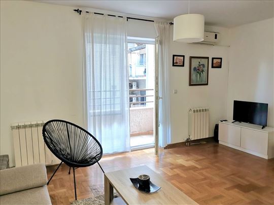 Moderan, odmah useljiv, extra lokacija