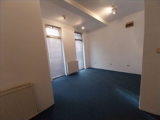 Odmah useljiv poslovni prostor blizu Velikog parka