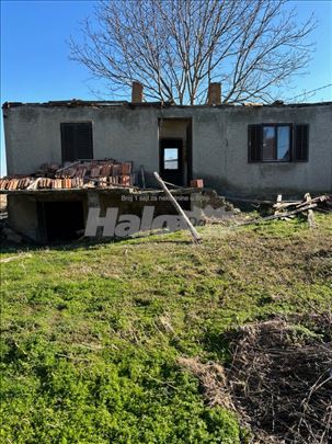 Plac 14 ari sa uknjiženom kućom – Mali Požarevac