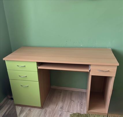 Sto kancelarijski / kompijuterski