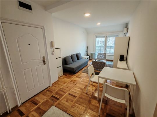 Garosnjera u novijoj zgradi, odmah useljiva