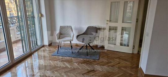 Izdaje se stan na Neimaru sa garažom