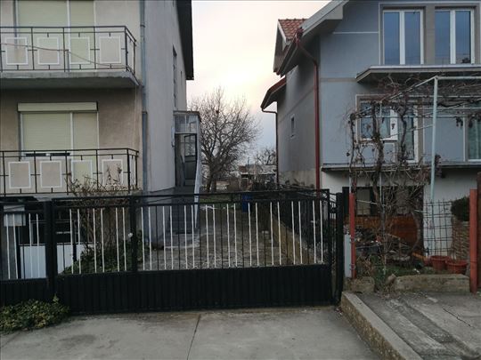 Kuća Dobanovci 120m2 11.5 ari