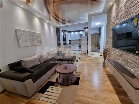 Novi LUX stan u najužem centru Pančeva