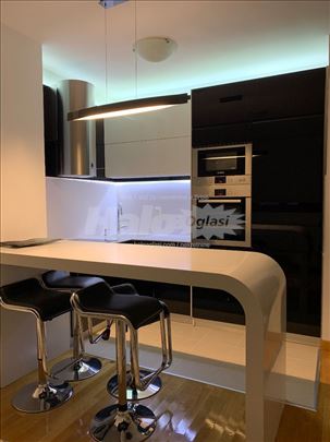 Novogradnja sa parkingom