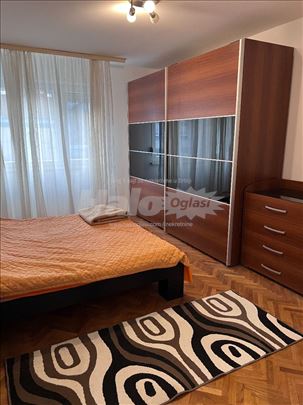 Dvosoban namešten stan u blizini Autokomande