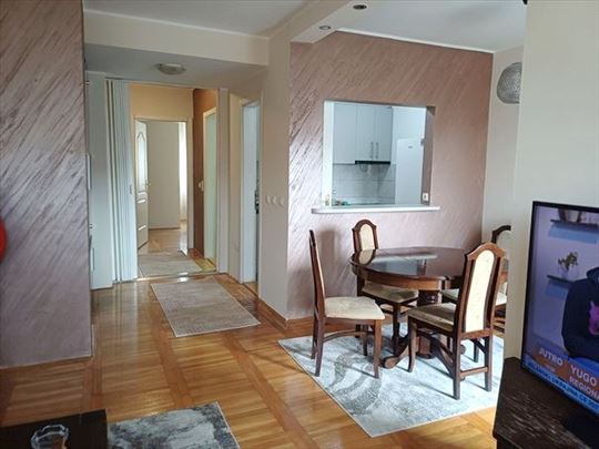 Đeram pijaca, komforan 2.0 stan, garaža, ID 7977