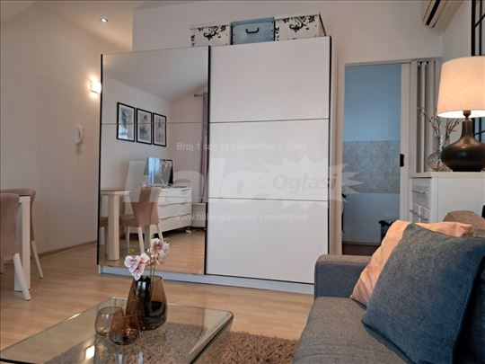 REZERVISANO. Garsonjera, 25m2, kod okretnice 17