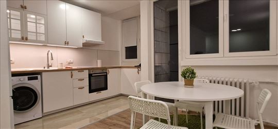 Izdaje se dvoiposoban stan – Cvetkova pijaca 