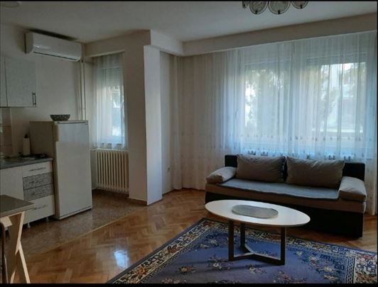 Izdaje se jednoiposoban namešten stan – Podbara