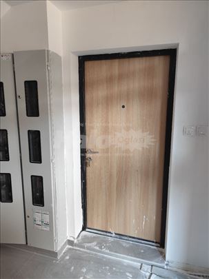 Izdaju se 2 stana u ulici Slavonska - Adice