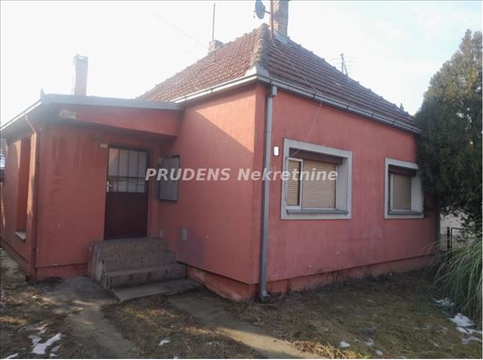 Jakovo, dve kuće na placu od 5 ari