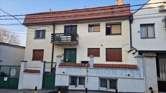 Karaburma, 86m2, 4.0 , ( dva stana 33 i 53m2)