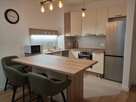 Karaburma, novogradnja sa gar. mestom