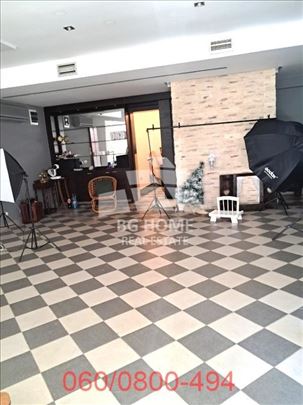 Lokal sa parking mestom-Učiteljsko naselje, Paje J