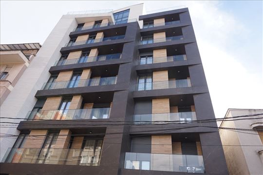 Lux nov i komplet opremljen stan na Crvenom Krstu