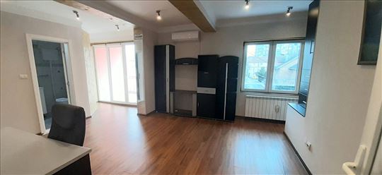 Povoljno - 350 evra kancelarijski prostor 33 m2 u