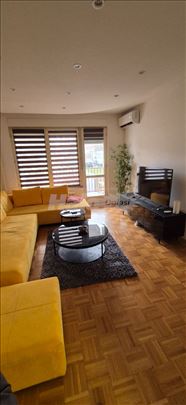 Prostran stan na Bežanijskoj kosi