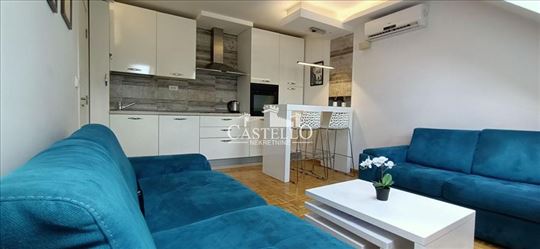 Uknjižen stan sa parking mestom - Investicija