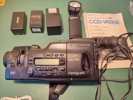 Sony CCD-V600E Video kamera  Torba i oprema