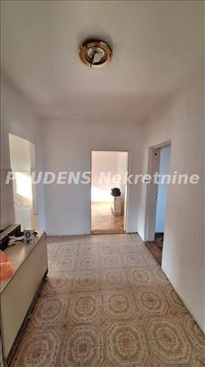 Super ponuda, uknjižena dva stana i garaža