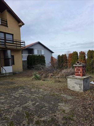 Top ponuda! Kuća sa tri etaže, 10 km od Slavije