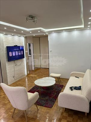 Trosoban stan - odlicna lokacija Bežanijska kosa