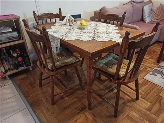 Trpezarijski sto i stolice (set)