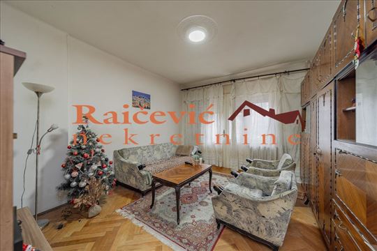 Zemun, Centar, Vrtlarska, 2.0 (adap u 2.5), 65 m2