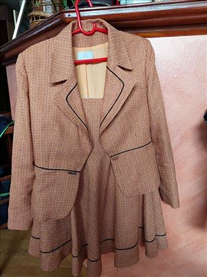 Ženski kostim AMC  42    