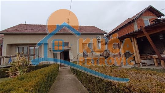 Bobište, dve kuće 235m2, plac 9.76a