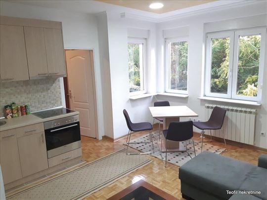 Bulevar, stara okretnica  Kluz, 35m2 renoviran 1.5