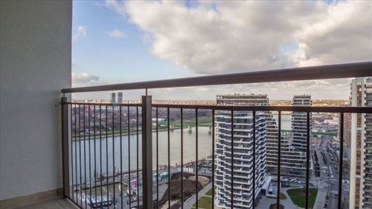 BW Arcadia izdavanje pogled na reku