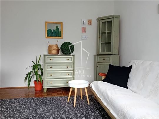 Cela kuća sa sopstvenim dvorištem ID#11836