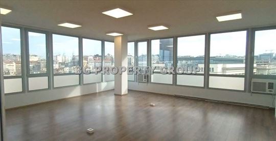 Centar, 260m2, poslovni prostor u poslovnoj zgradi