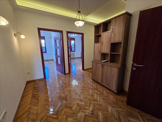 Centar Grada - Salonac - Idealno za Poslovni